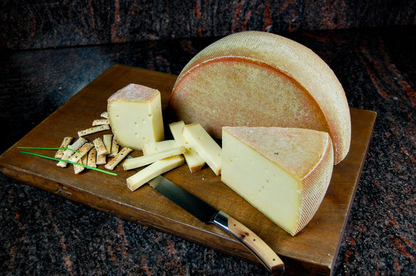 Bio Bergkäse jung - kälbergebundene Aufzucht